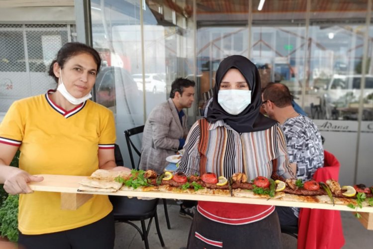 Bursa'da iki kız kardeş kebap ustası oldu