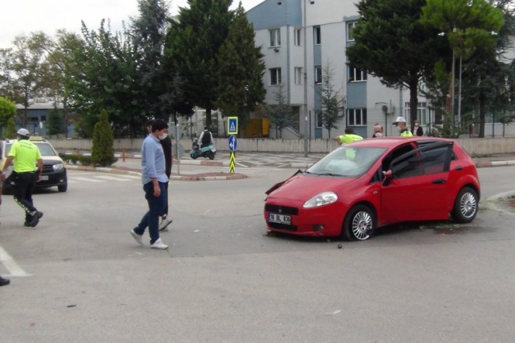 Bursa'da kiralık araçla kaza yaptı, şoka girdi