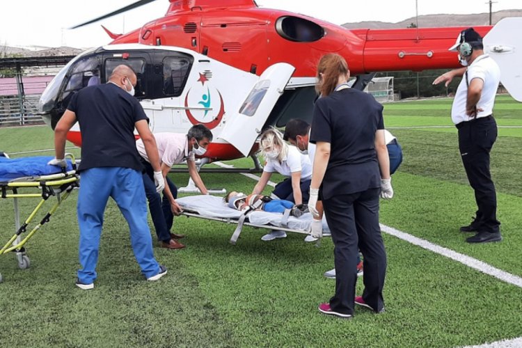 Bisikletten düşen bebeğin yardımına ambulans helikopter yetişti