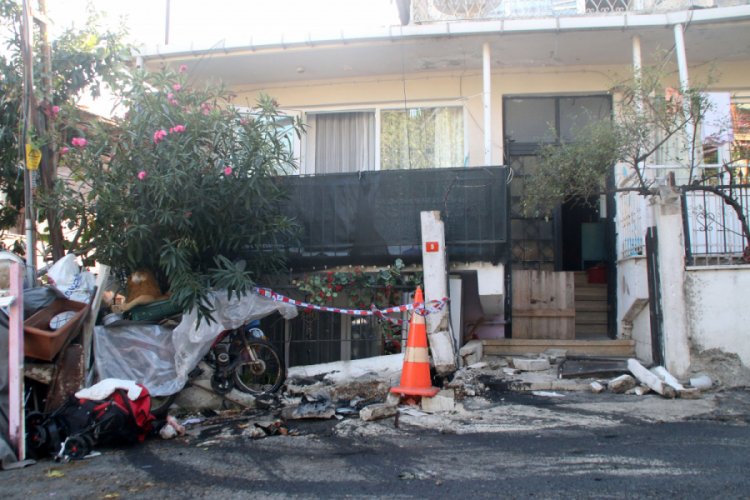 Eşinin sığındığı baba evine aracıyla defalarca çarptı