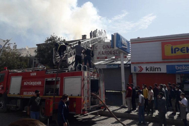 Fırının çatısında korkutan yangın