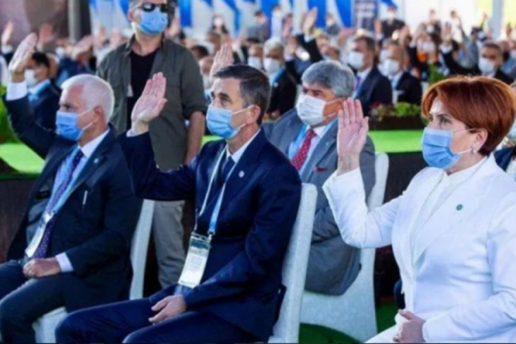 İYİ Partili 14 milletvekilinden protesto bildirisi