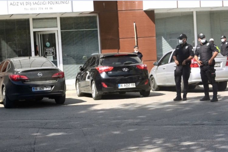 Bursa'da ailesini bıçakla rehin aldı, polise de saldırınca silahla etkisiz hale getirildi