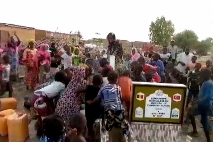 Bursa'da mahalle sakinleri Afrika'da kuyu açtırdı