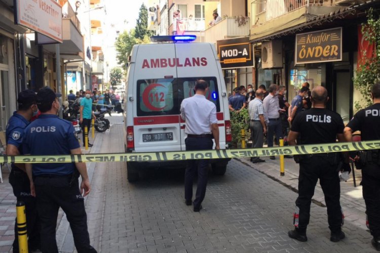 Birlikte yaşadığı genç kadını kuaförde öldürdü