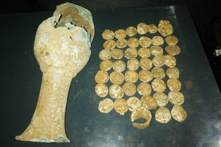 Su isale hattında çalışan işçiler küple altın buldu