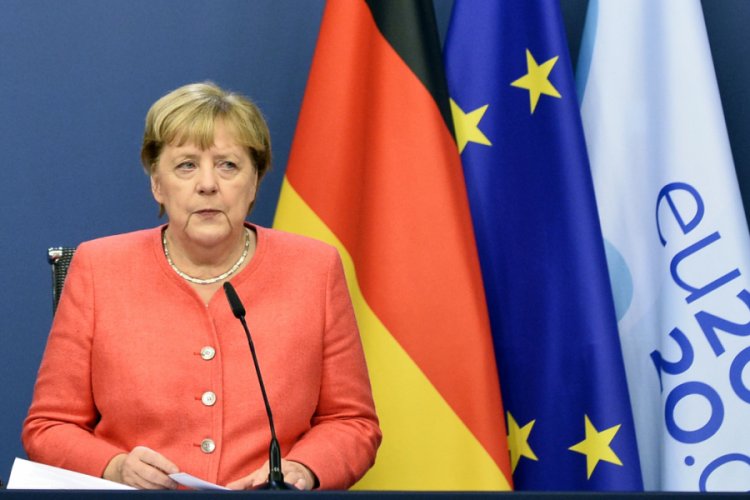 Merkel: Aralık ayında Türkiye ile vize serbestisi görüşülecek