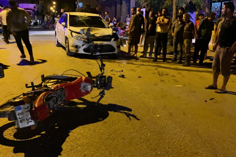 Otomobil ile motosiklet çarpıştı