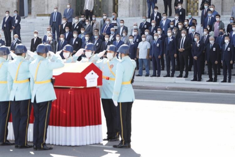 Eski Bakan Zeki Ergezen için TBMM'de tören