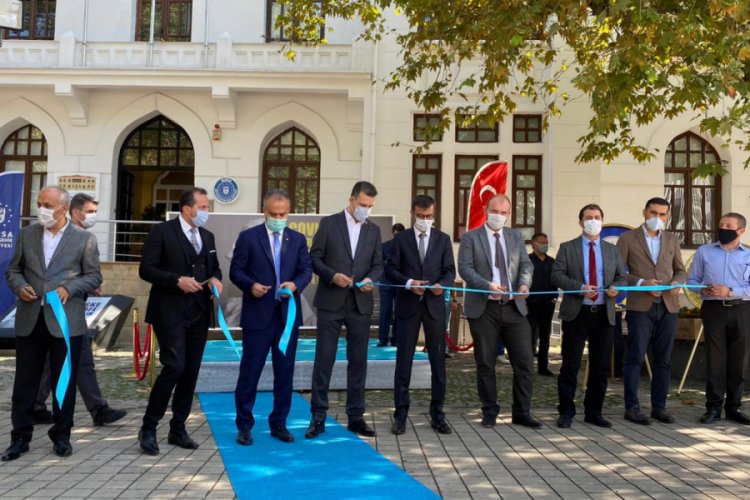 Bursa'da ''Covid-19'un kahramanlarına minnet ve saygıyla'' isimli sergi açıldı!