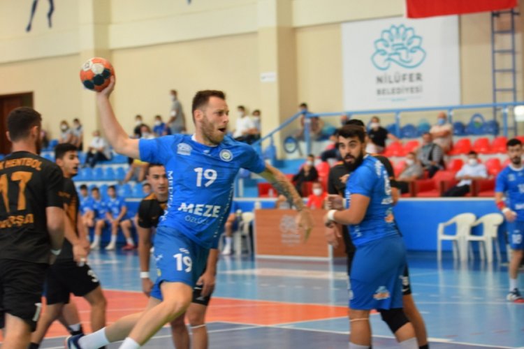 Nilüferli hentbolculardan bir galibiyet daha
