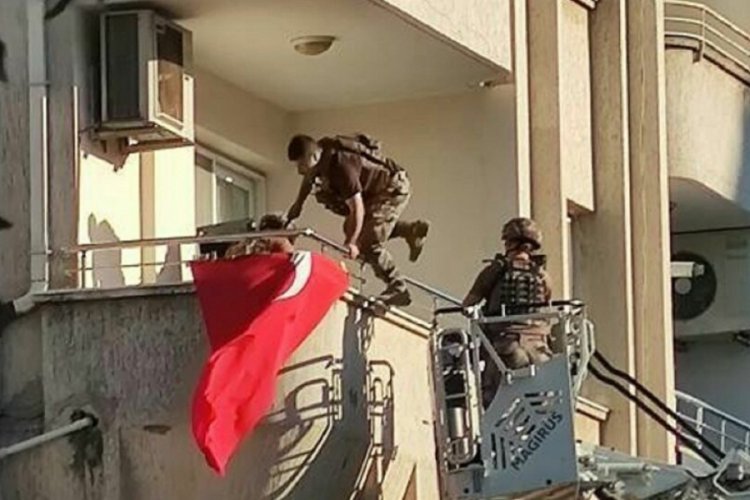 Hastaneye gitmek istemeyen kişi, ailesini rehin aldı