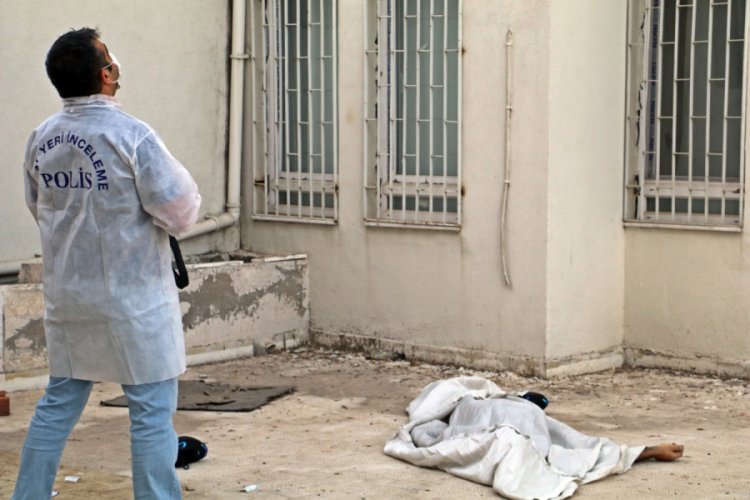 Cesedi beton zeminde bulundu
