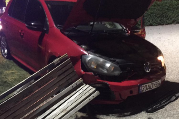Alkollü sürücü çocuk parkına daldı