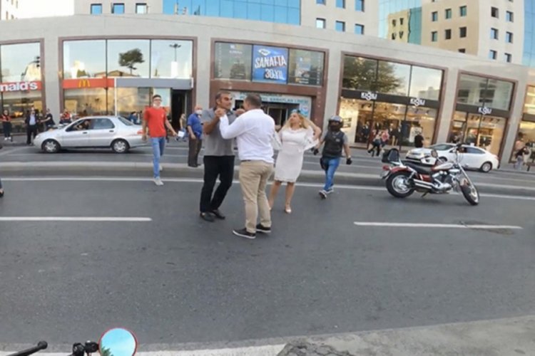 Yumruklu trafik kavgası kamerada