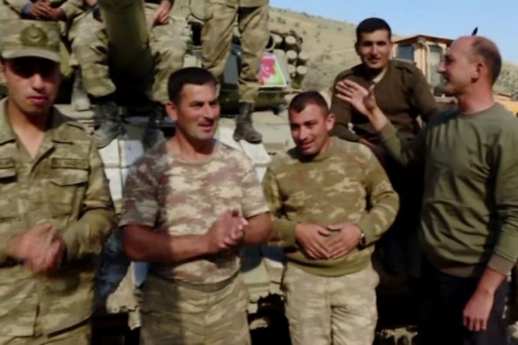 Azerbaycan askerlerinden zafer şarkısı