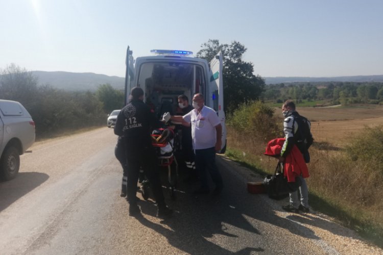 Pazaryeri'nde şarampole devrilen motosikletteki 2 kişi yaralandı