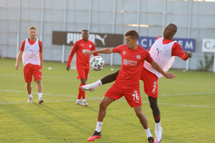 Sivasspor, günü çift idmanla tamamladı