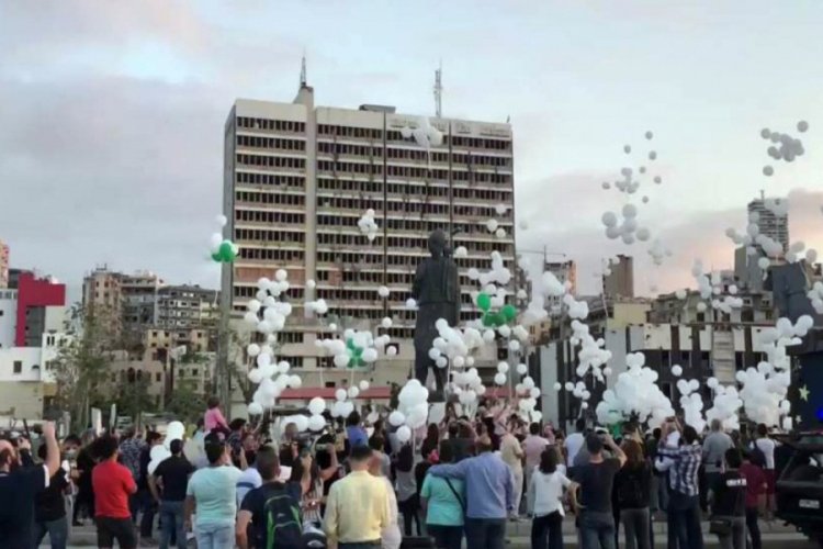 Beyrut'taki patlamada hayatını kaybedenlere ''balonlu'' anma