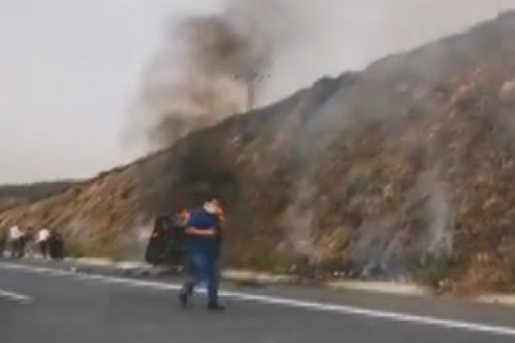 Kaza yapan araç alev aldı