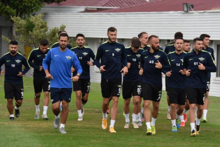 Akhisarspor'da yeni sezon sorunlarla başladı