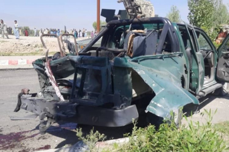 Afganistan'da valinin konvoyuna bombalı saldırı: 8 ölü