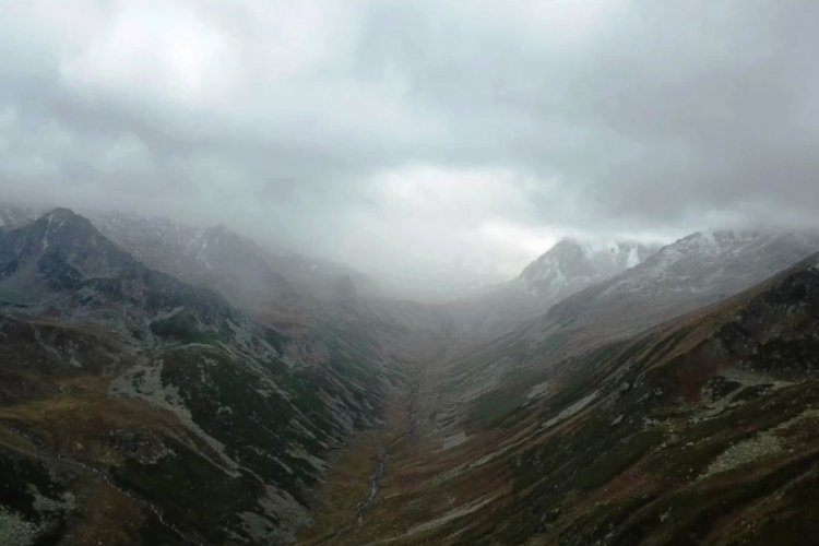 Kaçkar Dağı'nın zirvesi beyaza büründü
