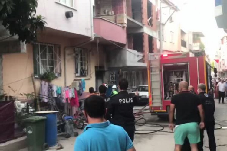 Bursa'da apartmanda yangın çıktı