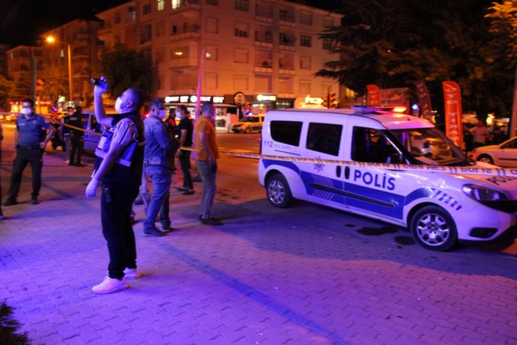 3 kişinin yaralandığı silahlı saldırı kamerada