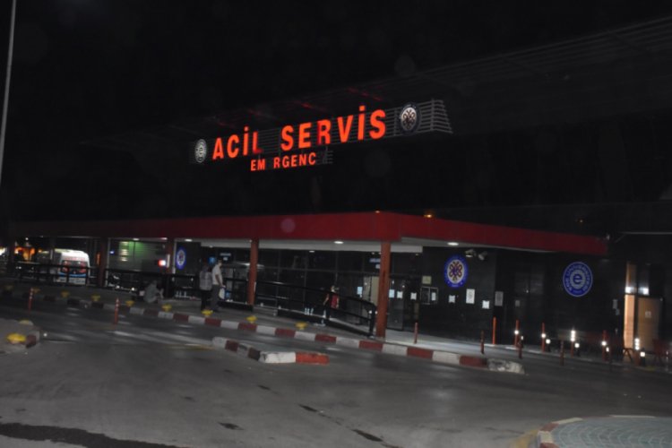 Kafedeki sözlü tartışma silahlı kavgaya döndü: 1'i ağır, 2 yaralı
