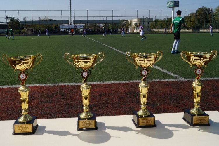 Bursa'da 'İyilikte Buluşalım Futbol Şöleni'nde kazanan dostluk oldu