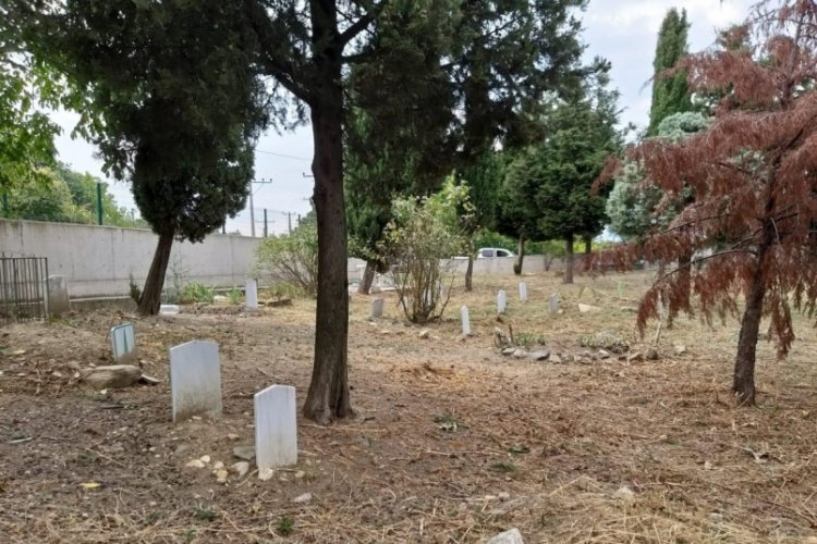 Bursa'da mezarlıklarda bakım sürüyor