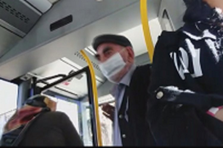 Otobüsten inmek istemeyen yaşlı adam, çevresine tehditler savurdu