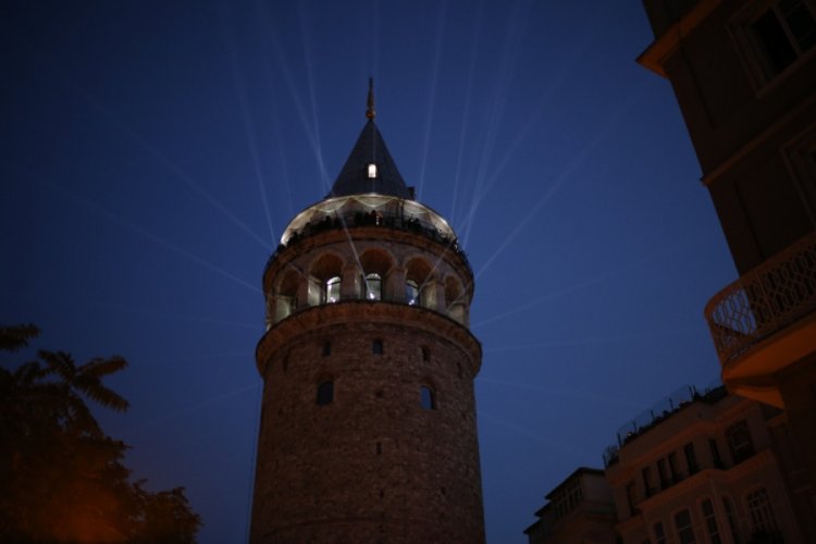 Galata Kulesi görsel şölen ve konserlerle açıldı