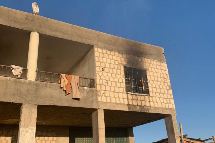 Mardin'de elektrik kontağından çıkan yangın evi kül etti