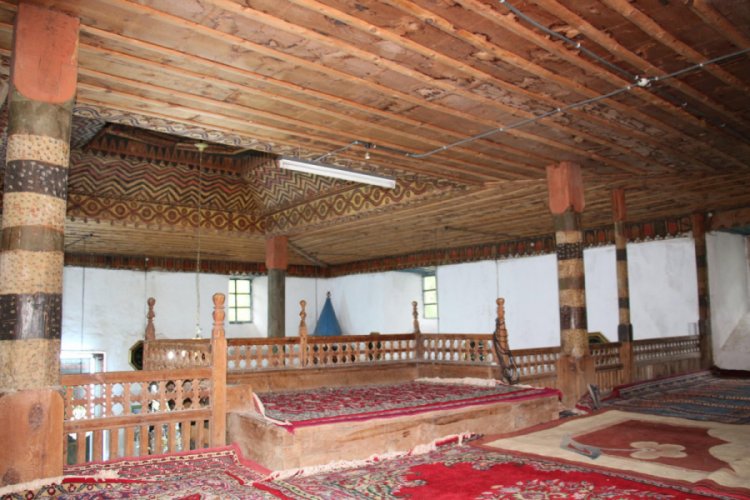 Tek bir çivi çakılmadan yapılan cami 354 yıldır ayakta