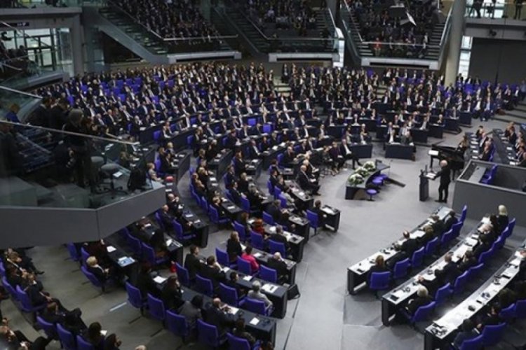 Almanya federal mecliste maske takma zorunluluğu