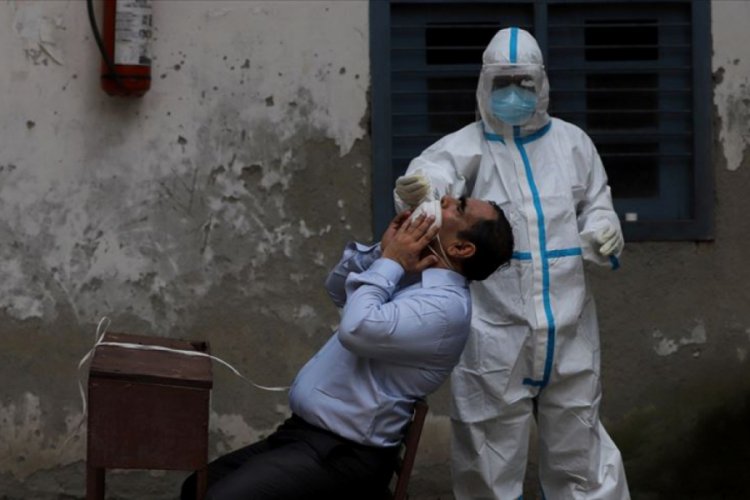 Kovid-19'dan son 24 saatte Hindistan'da 986 kişi öldü