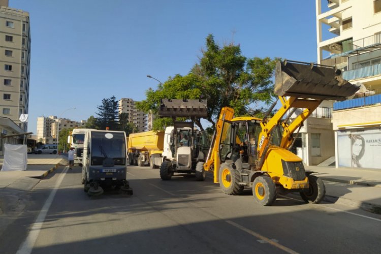 Kapalı Maraş'ta temizlik çalışması