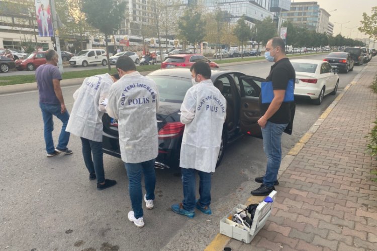 Lüks otomobilin bagajından 70 bin doları çalıp kaçtılar