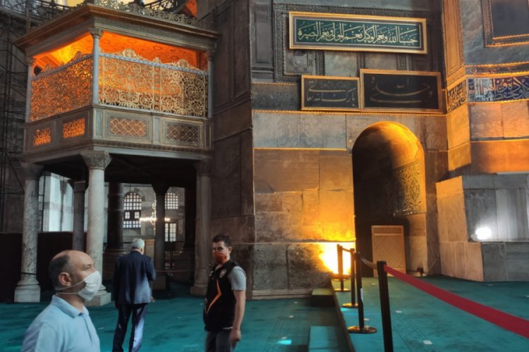 Cumhurbaşkanı Erdoğan, Ayasofya Camii'ne 2 hat levhası hediye etti