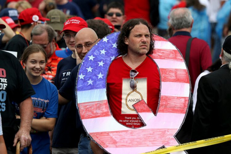Komplocu 'QAnon' grubu Facebook ile Instagram'da da yasaklandı
