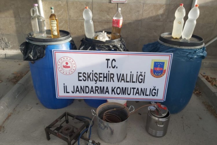 Jandarma kaçak alkol üreten şüpheliye yakaladı
