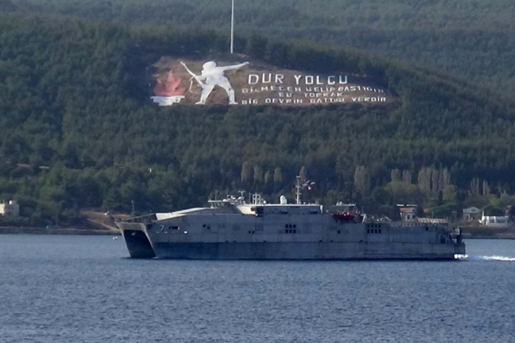 ABD gemisi Çanakkale Boğazı'ndan geçti