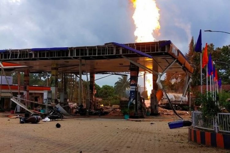 Hindistan'da benzin istasyonunda patlama: 8 yaralı