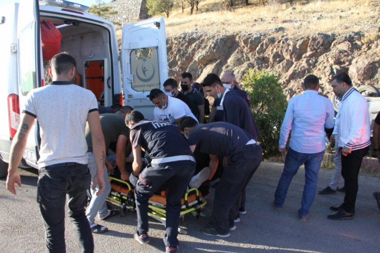 Otomobil şarampole yuvarlandı: 2 yaralı