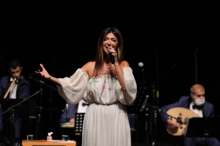 Elif Güreşçi'den Bursalılara müzik ziyafeti