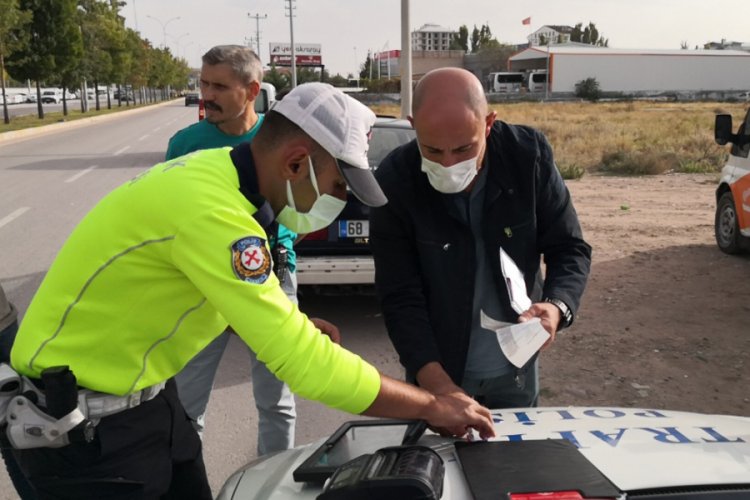 Ehliyeti alınan sürücü yine trafikte yakalandı