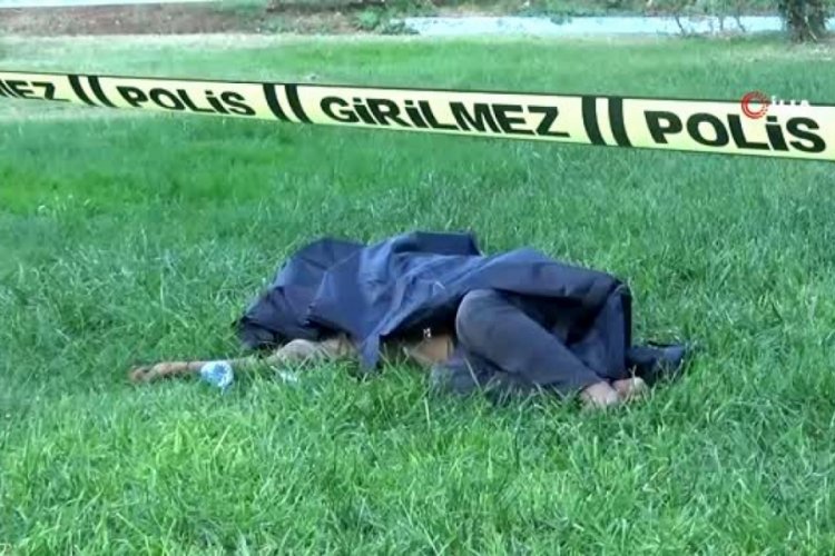 Parkta erkek cesedi bulundu