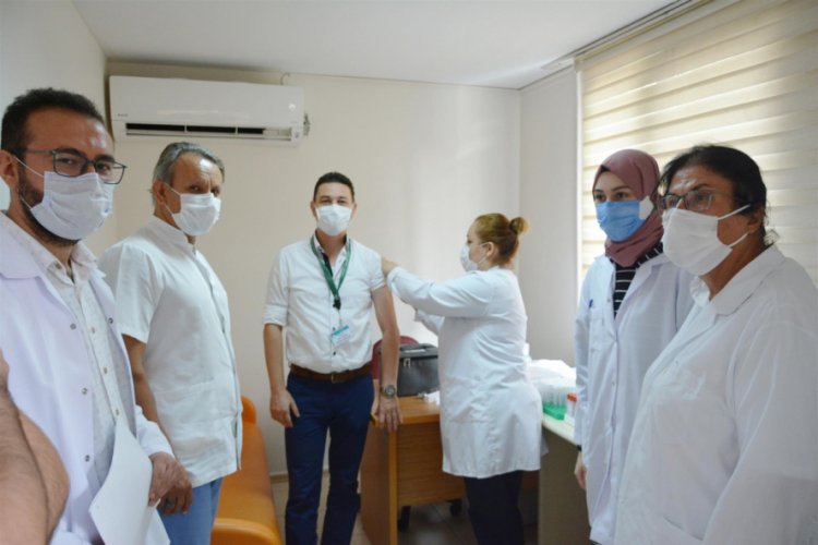 Çin'den getirilen Covid-19 aşısı uygulanmaya başlandı